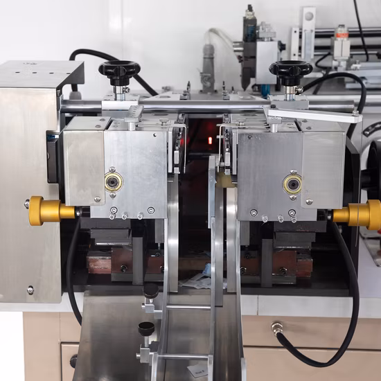 Многофункциональная машина для резки тканых этикеток/Машина для резки и складывания этикеток на швейной ткани с горячей и холодной печатью для атласной ленты, хлопчатобумажной ленты, этикеток с указаниями по уходу Jz